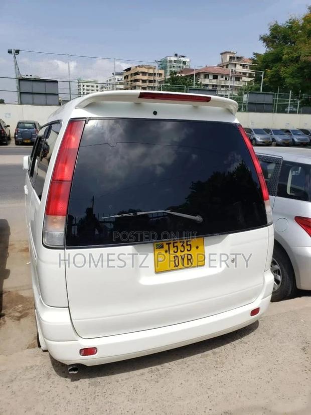 Toyota Noah 2004 White