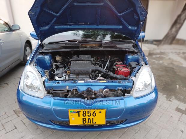 Toyota Vitz 2001 Blue