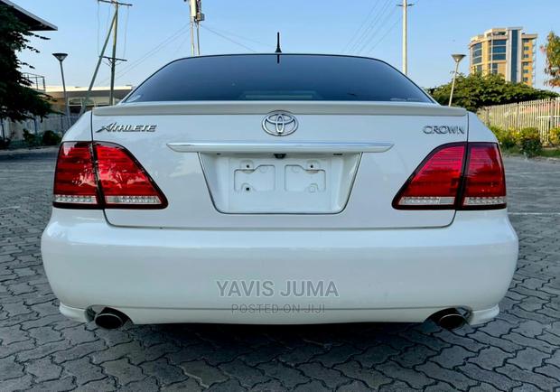 Toyota Crown 2005 White
