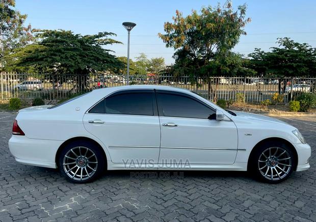 Toyota Crown 2005 White