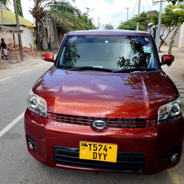 Toyota Corolla Rumion 2010 Red