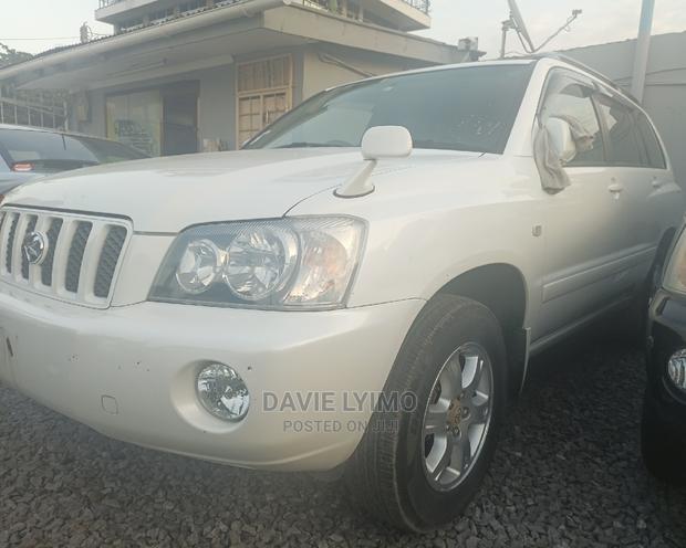 Toyota Kluger 2001 White