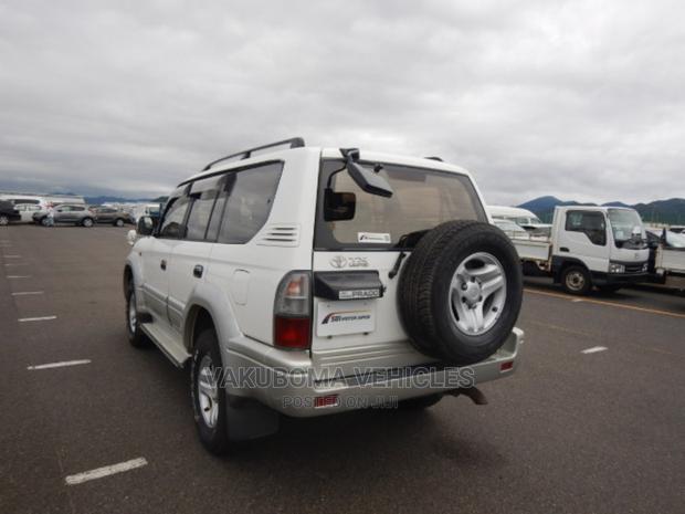 Toyota Land Cruiser Prado 2000 White