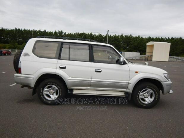 Toyota Land Cruiser Prado 2000 White