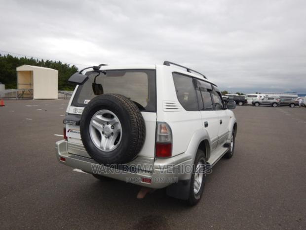 Toyota Land Cruiser Prado 2000 White