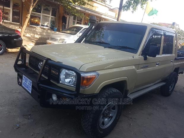 Toyota Land Cruiser 2015 Gold