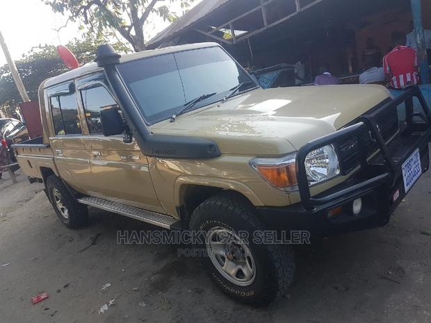 Toyota Land Cruiser 2015 Gold