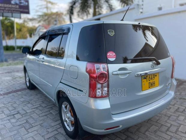 Toyota Raum 2007 Silver