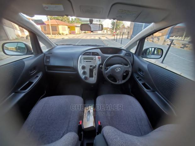 Toyota Ractis 1.5 AWD 2008 Silver