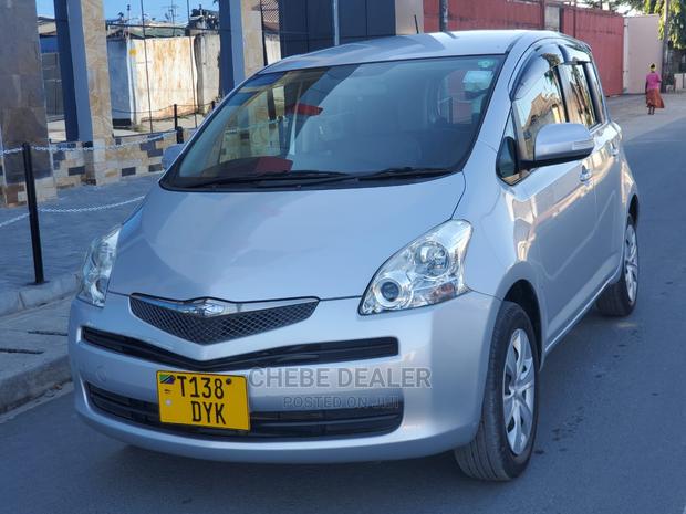 Toyota Ractis 1.5 AWD 2008 Silver