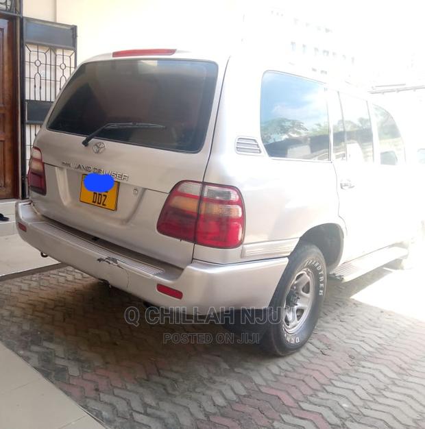 Toyota Land Cruiser 2003 White