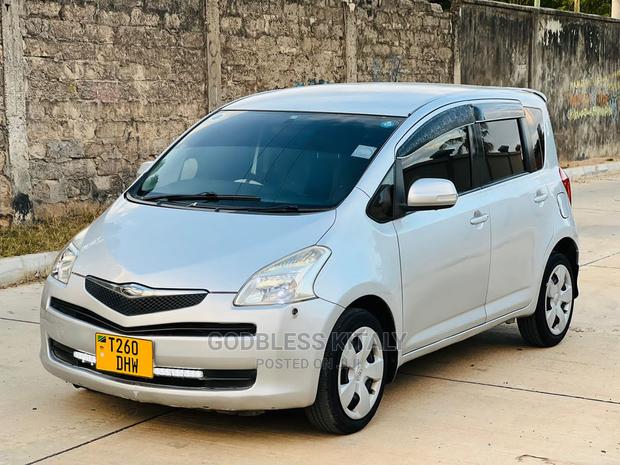 Toyota Ractis 2005 Silver