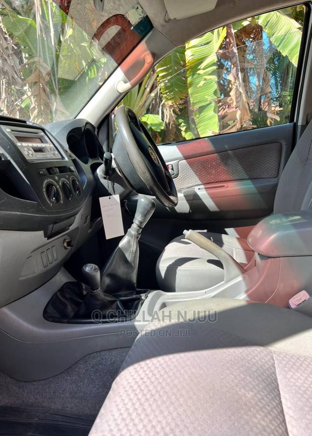 Toyota Hilux 2006 White
