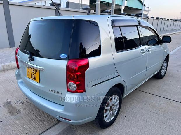 Toyota Raum 2006 Blue
