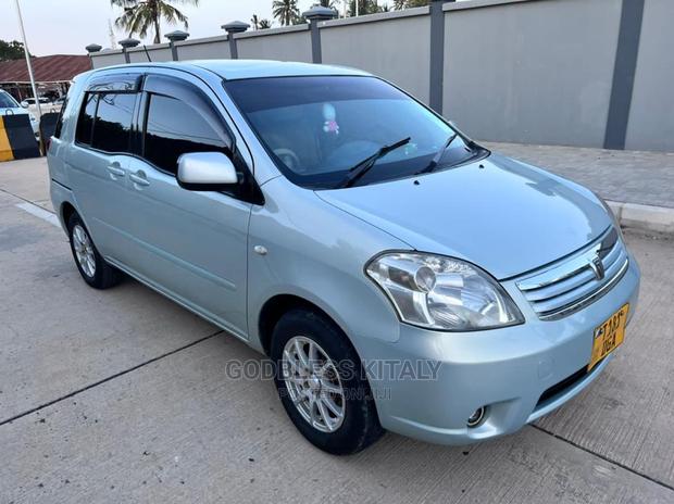 Toyota Raum 2006 Blue