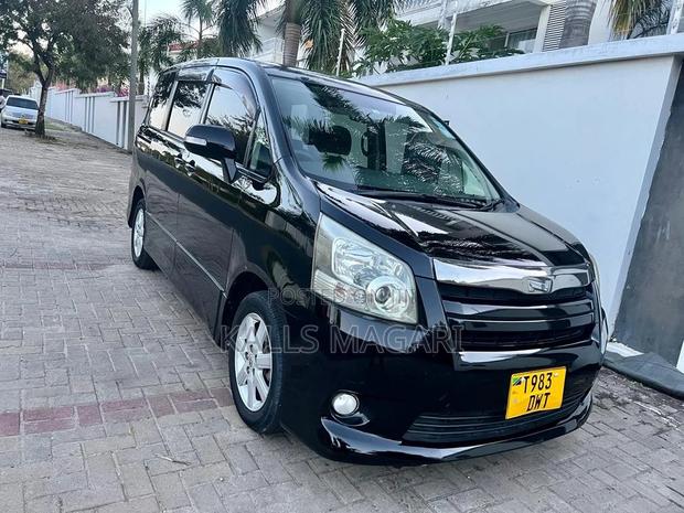 Toyota Noah 2008 Black
