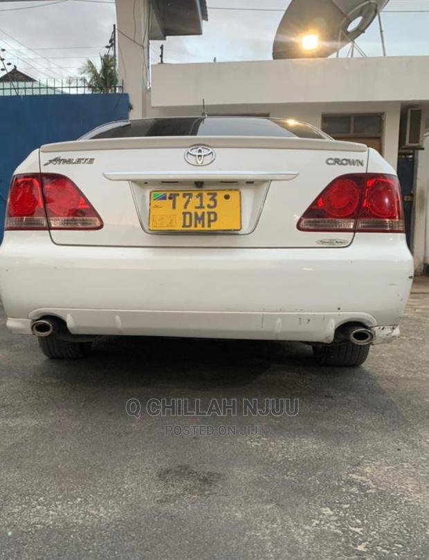 Toyota Crown 2005 White