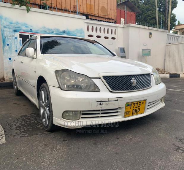 Toyota Crown 2005 White