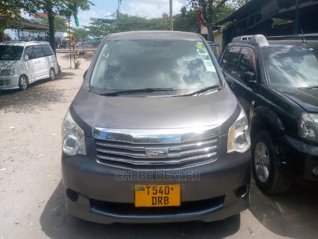 Toyota Noah 2010 Gray