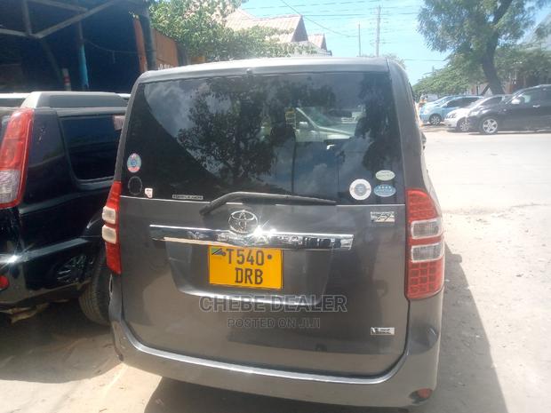 Toyota Noah 2010 Gray