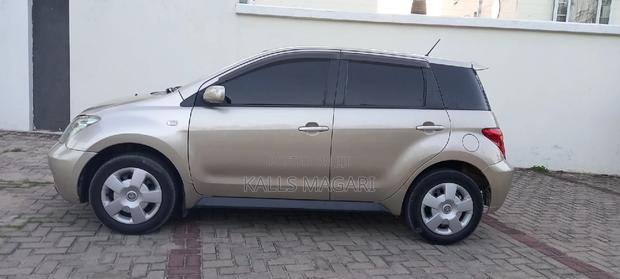 Toyota IST 2004 Gold