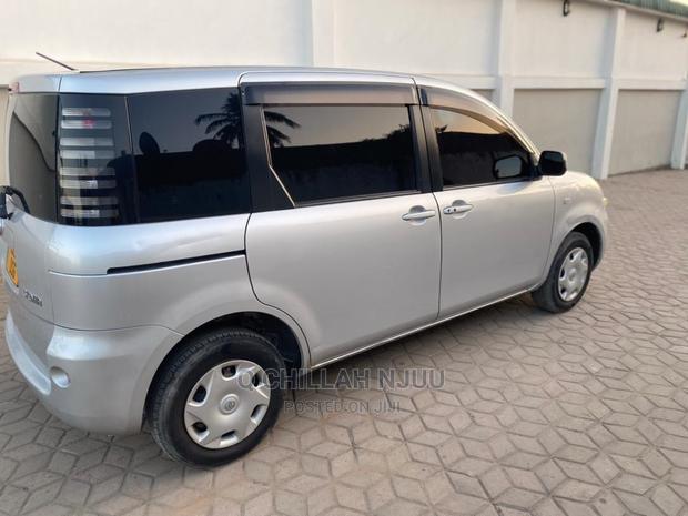 Toyota Sienta 2005 Silver