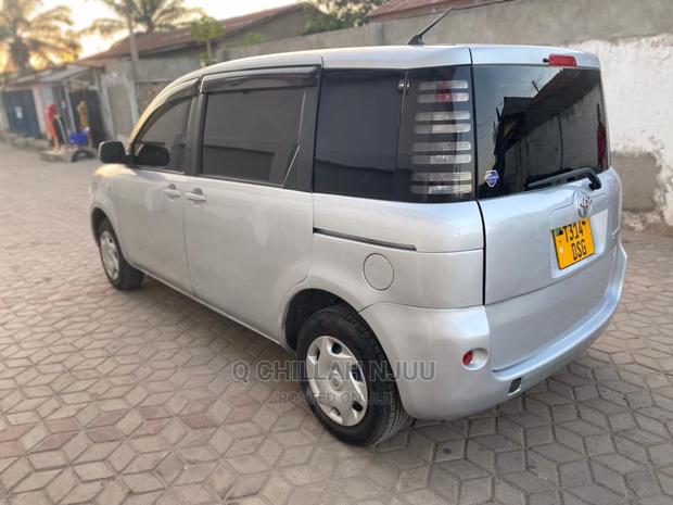 Toyota Sienta 2005 Silver