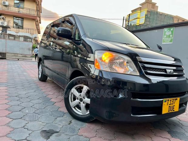 Toyota Noah 2006 Black