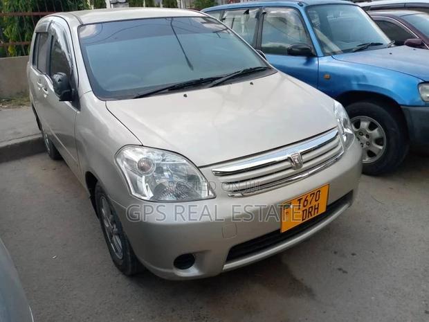 Toyota Raum 2004 White