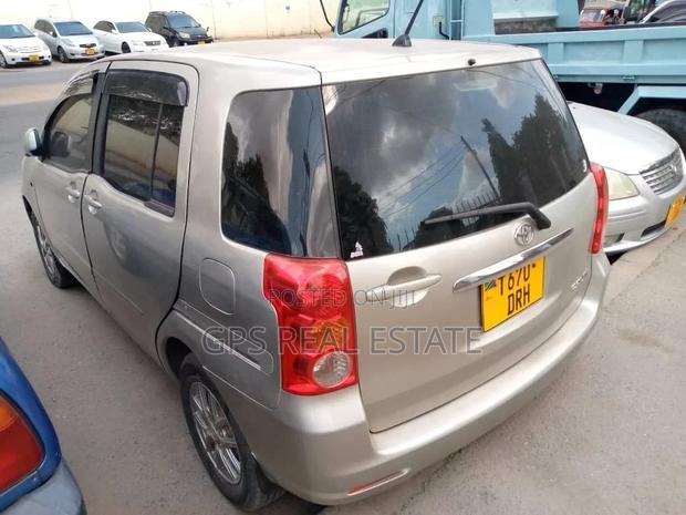 Toyota Raum 2004 White