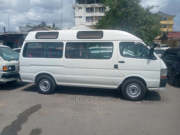 Toyota HiAce 2005 White