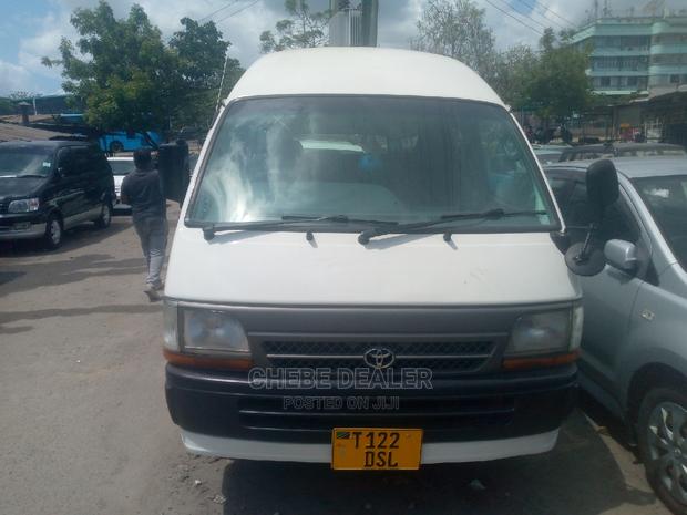 Toyota HiAce 2005 White