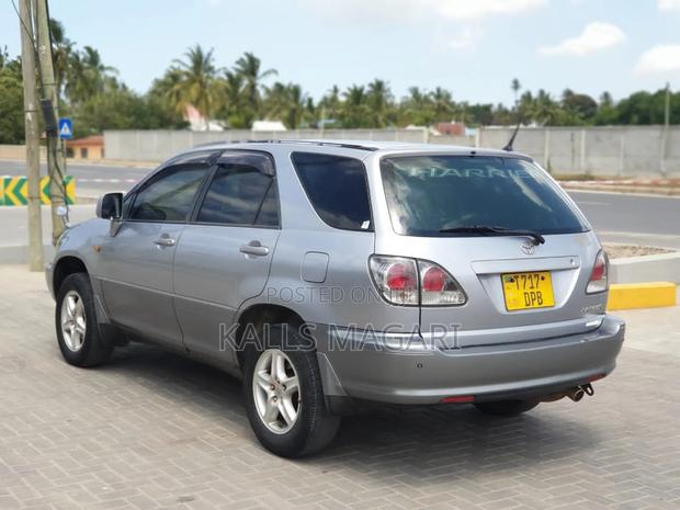 Toyota Harrier 2001