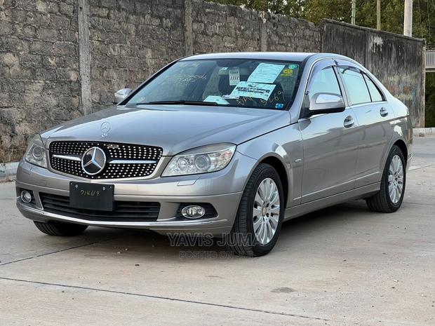 Mercedes-Benz C200 2007 Gold