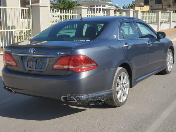 Toyota Crown 2009 Gray