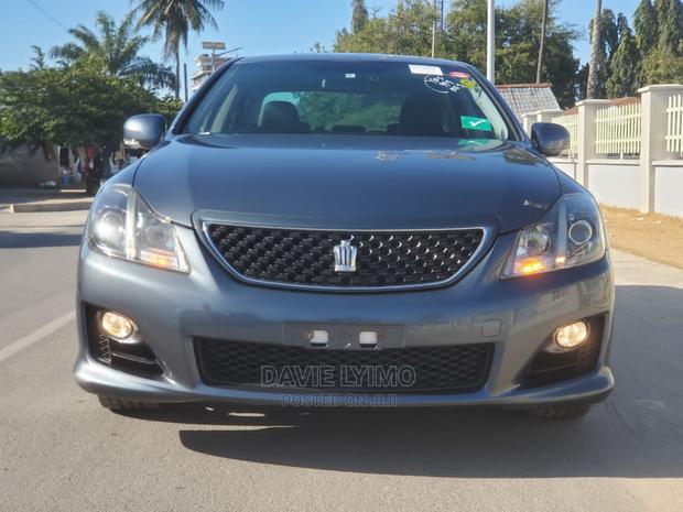 Toyota Crown 2009 Gray