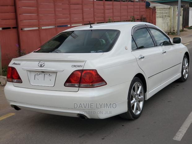 Toyota Crown 2005 Pearl