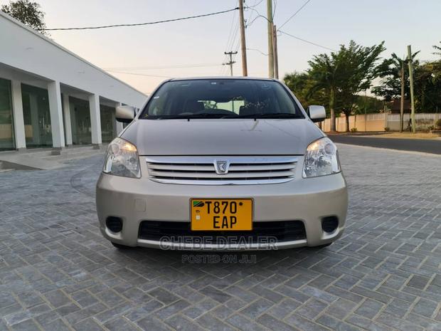 Toyota Raum 1.5 AWD 2004 Beige