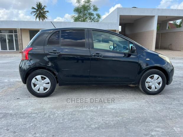 Toyota Vitz 1.0 FWD 3dr 2006 Black