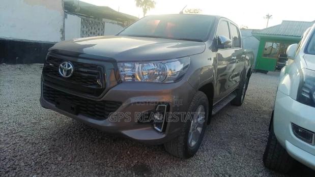 Toyota Hilux 2018 Gray
