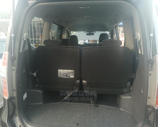 Toyota Noah 2.0 158hp AWD (7 Seater) 2009 Gray