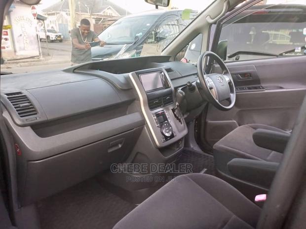 Toyota Noah 2008 Gray