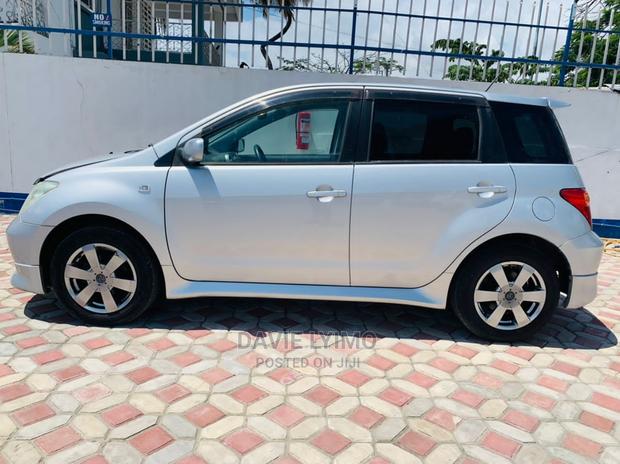 Toyota IST 2004 Silver
