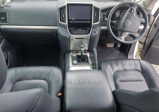 Toyota Land Cruiser 2018 White