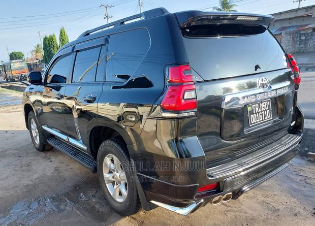 Toyota Land Cruiser Prado 2011 Black