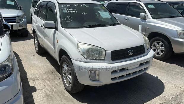 Toyota RAV4 Automatic 2003 White