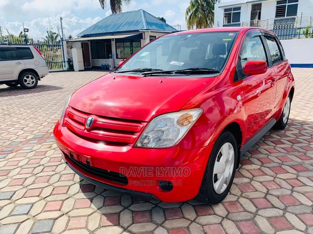 Toyota IST 2003 Red