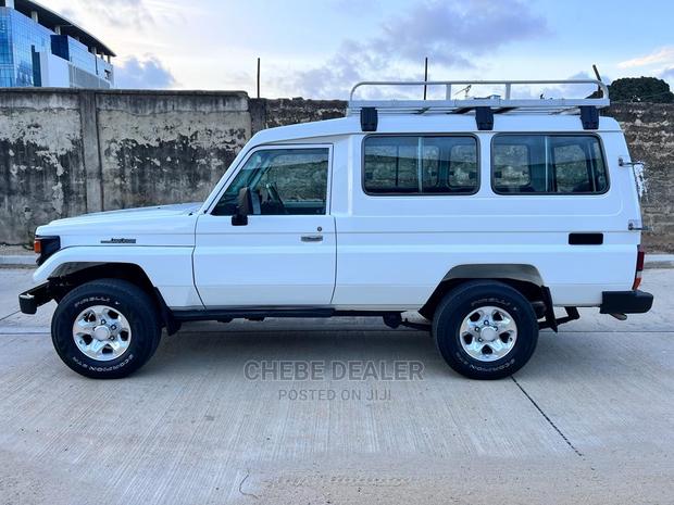 Toyota Land Cruiser 100 4.2 TD 2005 White