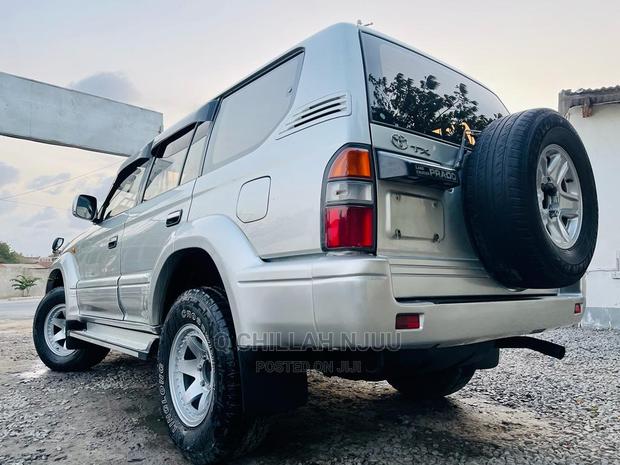 Toyota Land Cruiser 2000 Silver