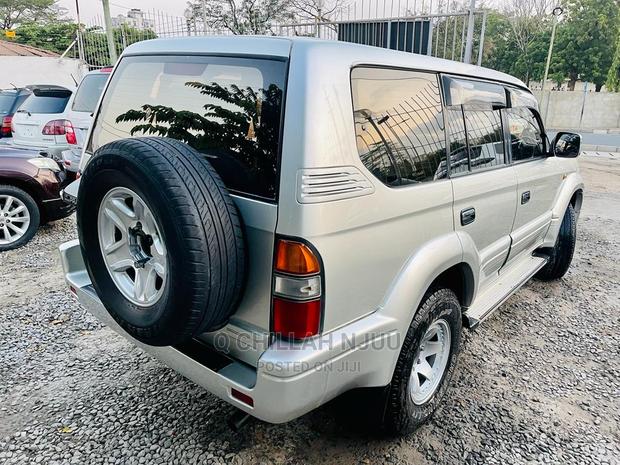 Toyota Land Cruiser 2000 Silver